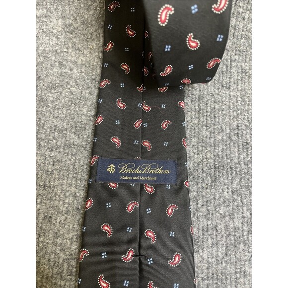 Brooks Brothers Makers and Merchants Black Paisley 100% Silk Tie EUC - Picture 4 of 4